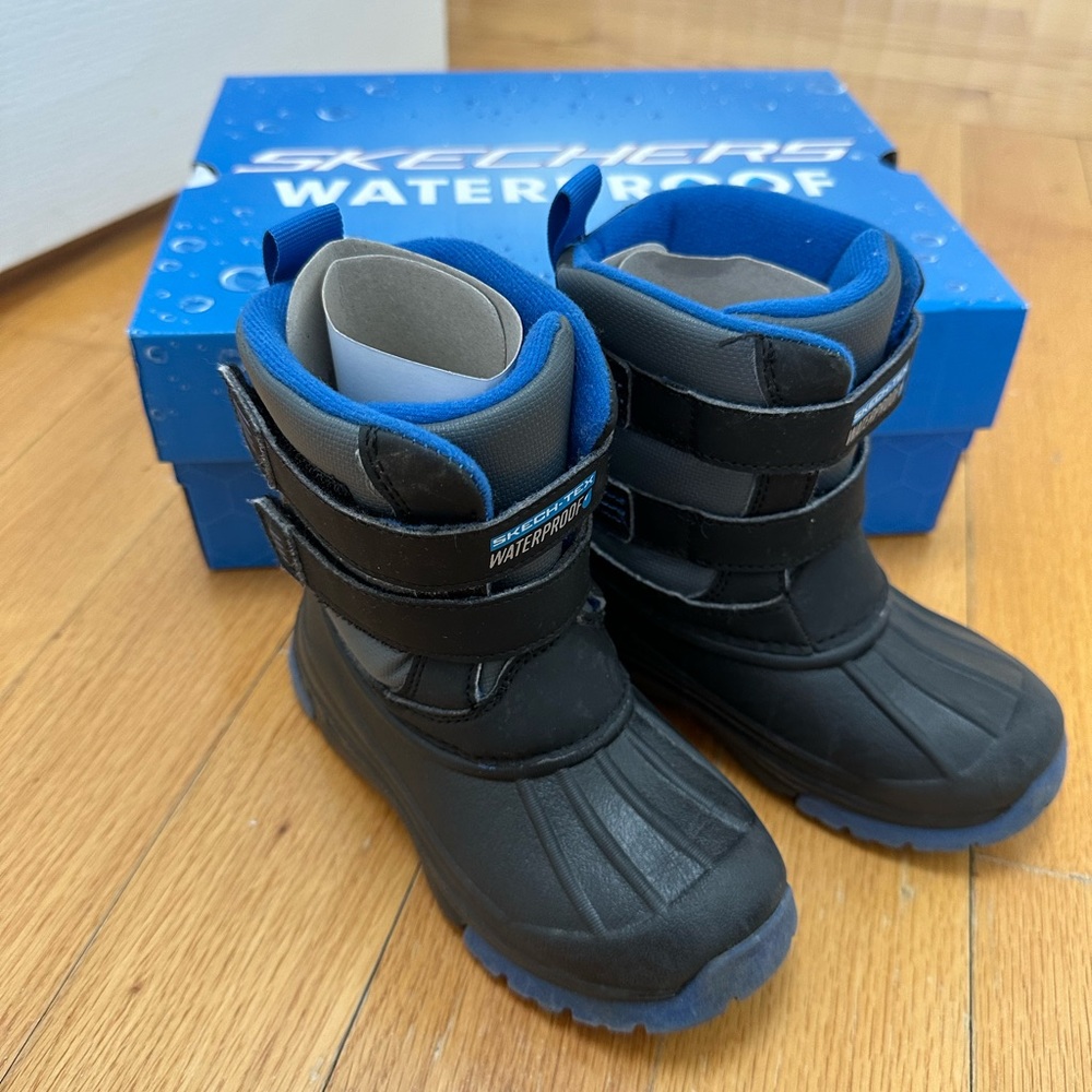 Skechers snow boots sz 9
